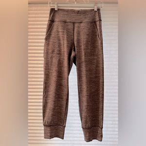 Lululemon Align high rise cropped jogger Sz 6 heather black EUC